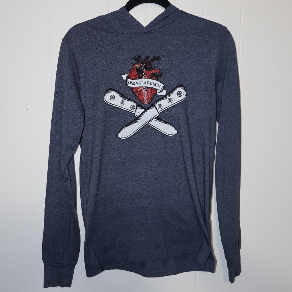 💛 2 for $15 💛 Mallard Cottage Graphic Long Sleeve Hoodie Tee – Blue (Men’s XS)